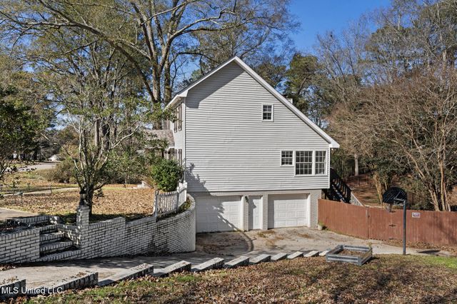 50 Leaf Lane, Hattiesburg, MS 39402