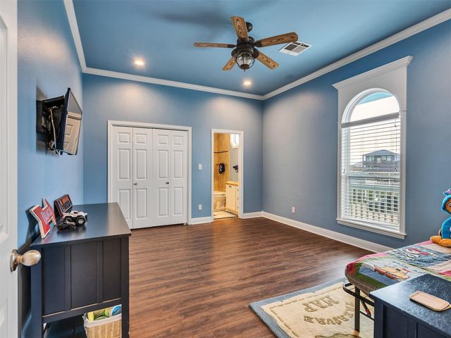 2276 Trinidad Drive, Crystal Beach, TX 77650