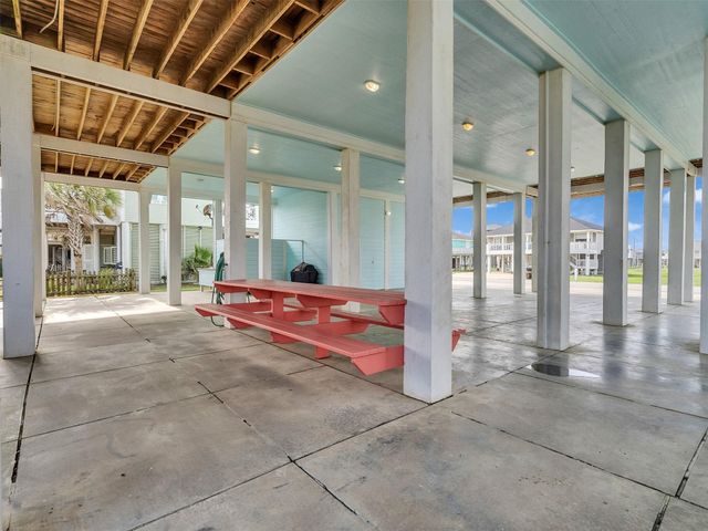 2276 Trinidad Drive, Crystal Beach, TX 77650