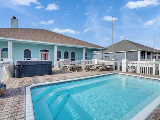 2276 Trinidad Drive, Crystal Beach, TX 77650