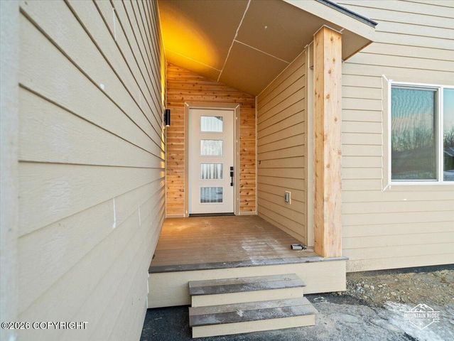 2252 S Skyward View Circle, Palmer, AK 99645