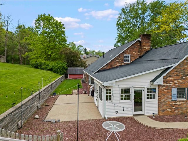 103 Sweetbriar Dr, North Strabane, PA 15317