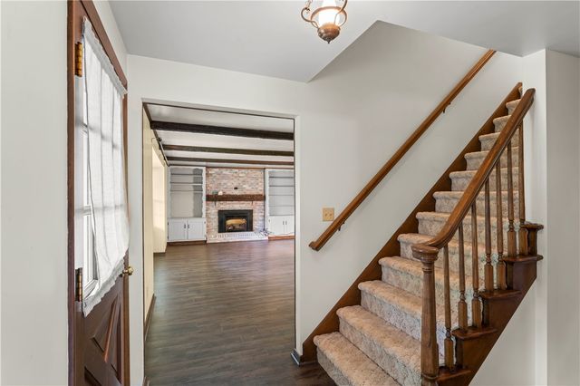 103 Sweetbriar Dr, North Strabane, PA 15317