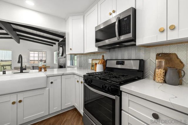 8631 Flanders, San Diego, CA 92126