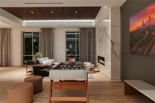 160 Birdsall Street 1402, Houston, TX 77007