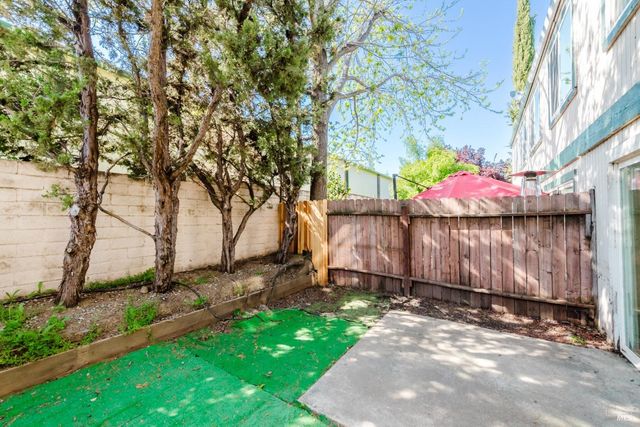 299 Shasta Dr #59, Vacaville, CA 95687