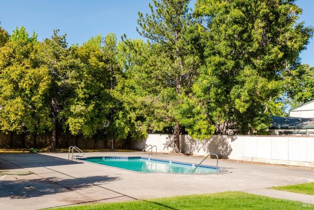 299 Shasta Dr #59, Vacaville, CA 95687