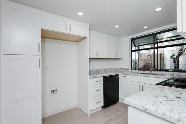 299 Shasta Dr #59, Vacaville, CA 95687