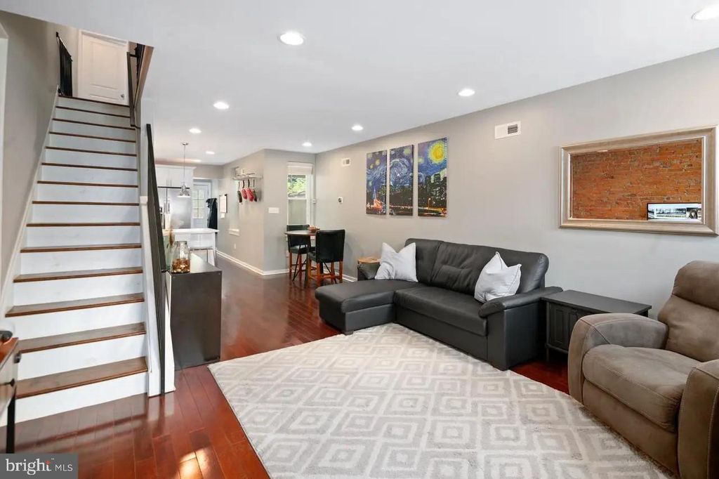 2016 OAKFORD ST, Philadelphia, PA 19146