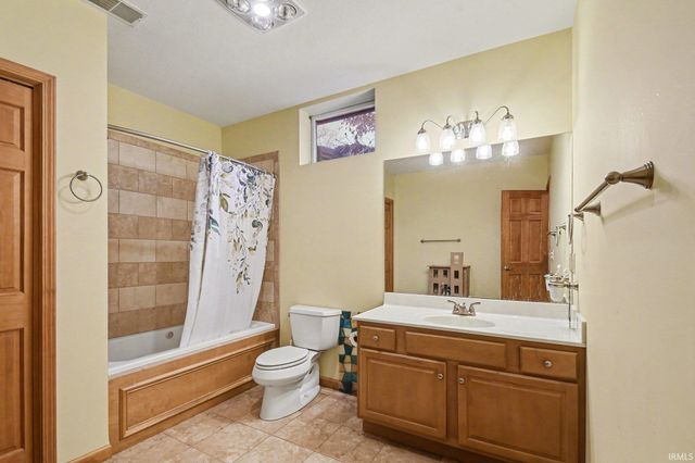 51823 westwood Forest Drive, South Bend, IN 46628