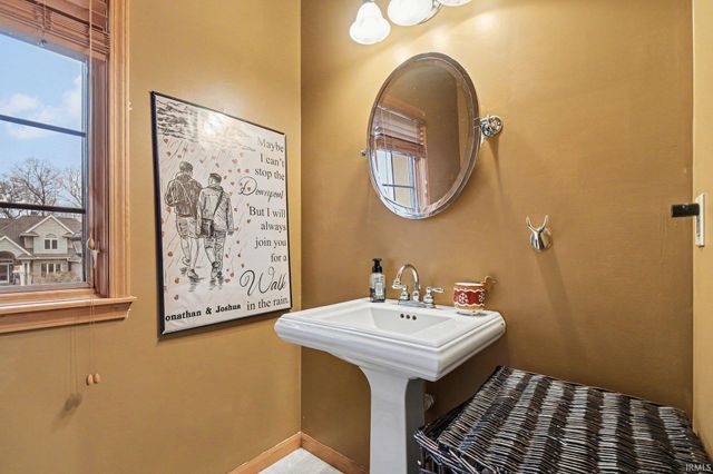 51823 westwood Forest Drive, South Bend, IN 46628