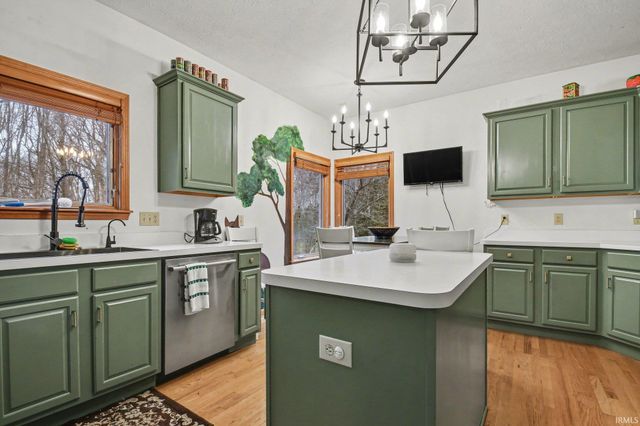 51823 westwood Forest Drive, South Bend, IN 46628