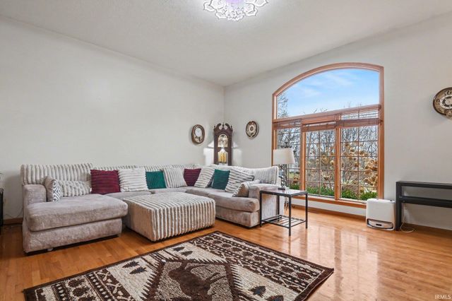 51823 westwood Forest Drive, South Bend, IN 46628