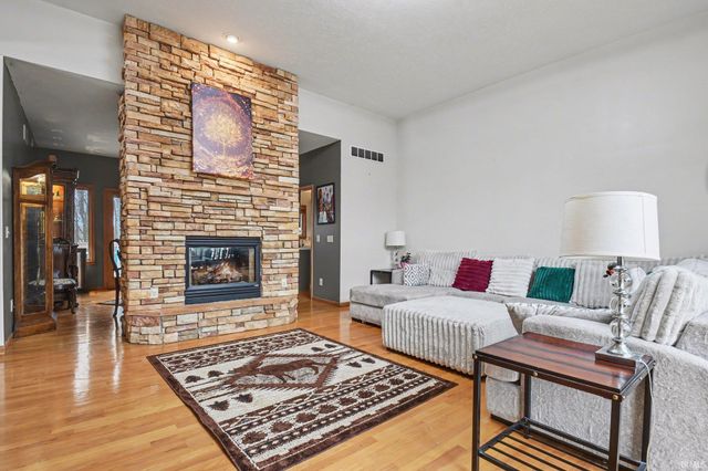 51823 westwood Forest Drive, South Bend, IN 46628