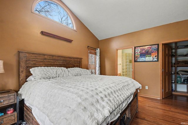 51823 westwood Forest Drive, South Bend, IN 46628