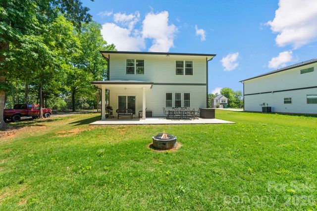 8925 Harrisburg Road, Charlotte, NC 28215