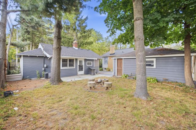 1401 Sherwood Avenue, Elgin, IL 60120