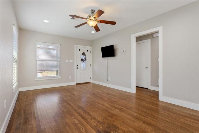 7407 Bethune Ave 1, Austin, TX 78752