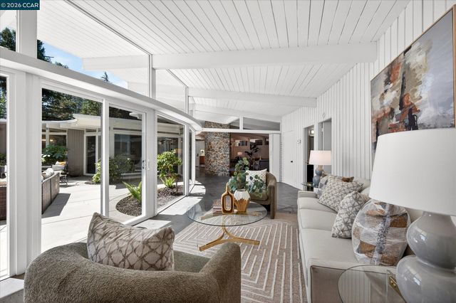 100 El Toyonal, Orinda, CA 94563
