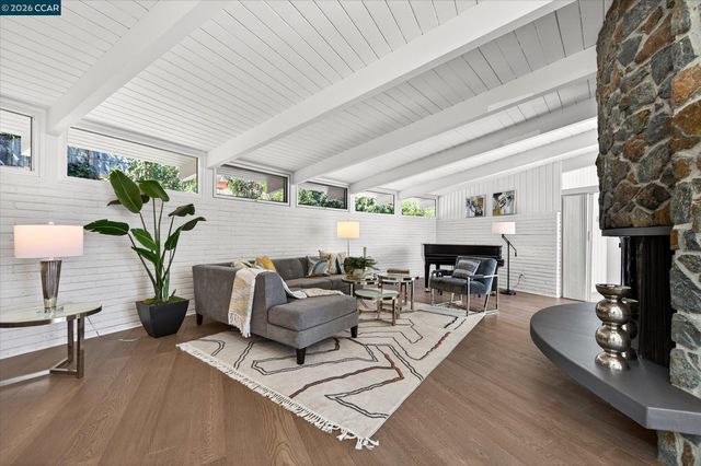 100 El Toyonal, Orinda, CA 94563