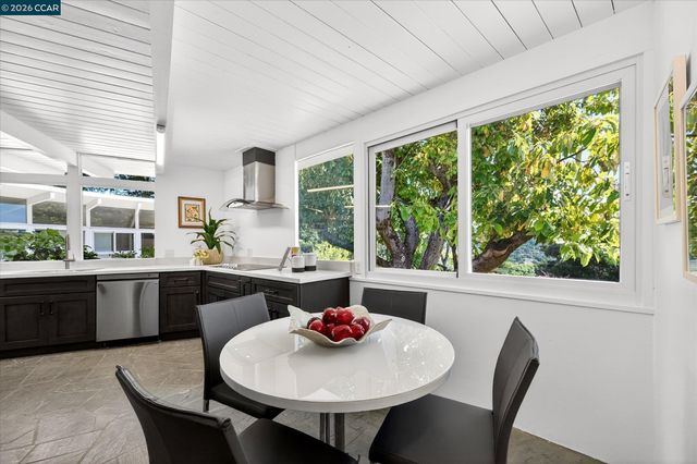 100 El Toyonal, Orinda, CA 94563
