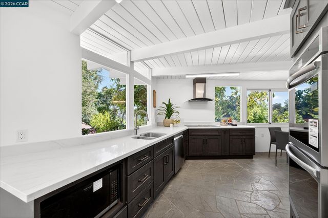 100 El Toyonal, Orinda, CA 94563