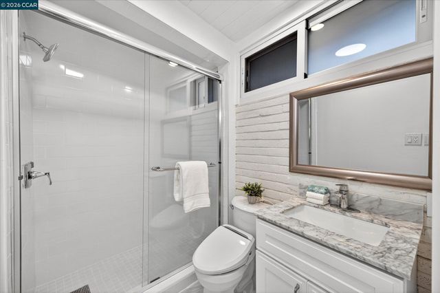 100 El Toyonal, Orinda, CA 94563