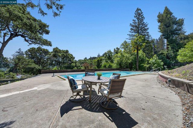 100 El Toyonal, Orinda, CA 94563
