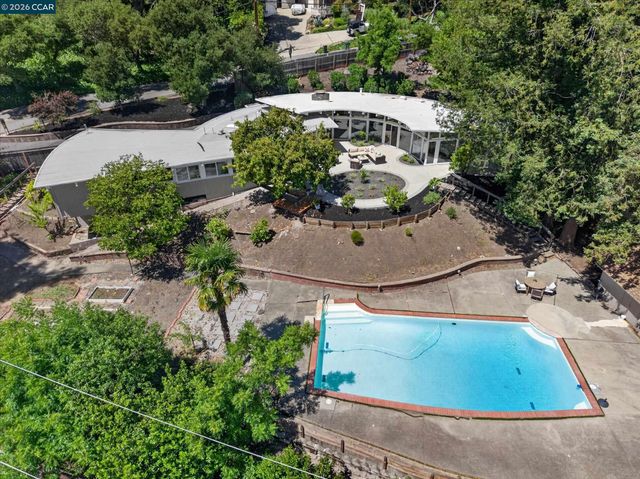 100 El Toyonal, Orinda, CA 94563