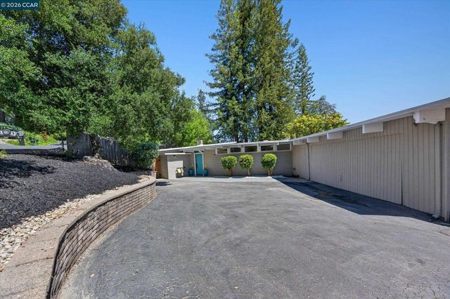 100 El Toyonal, Orinda, CA 94563