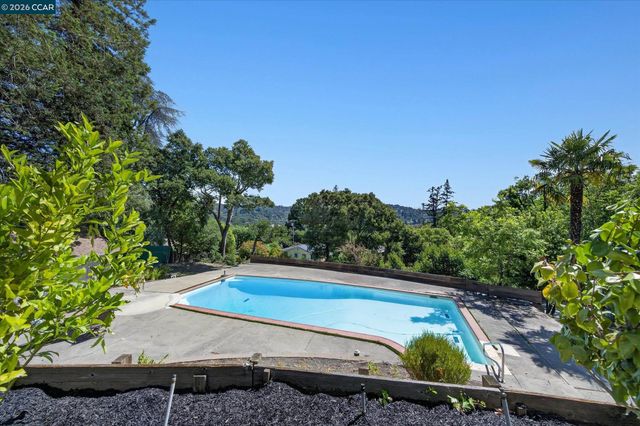 100 El Toyonal, Orinda, CA 94563
