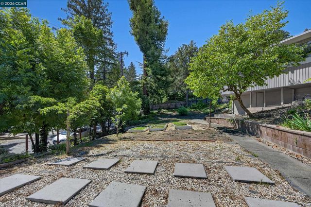 100 El Toyonal, Orinda, CA 94563