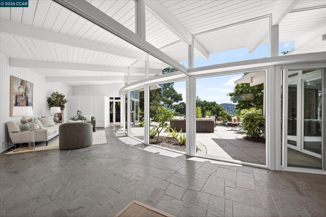 100 El Toyonal, Orinda, CA 94563