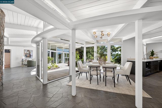 100 El Toyonal, Orinda, CA 94563