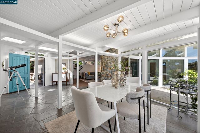 100 El Toyonal, Orinda, CA 94563
