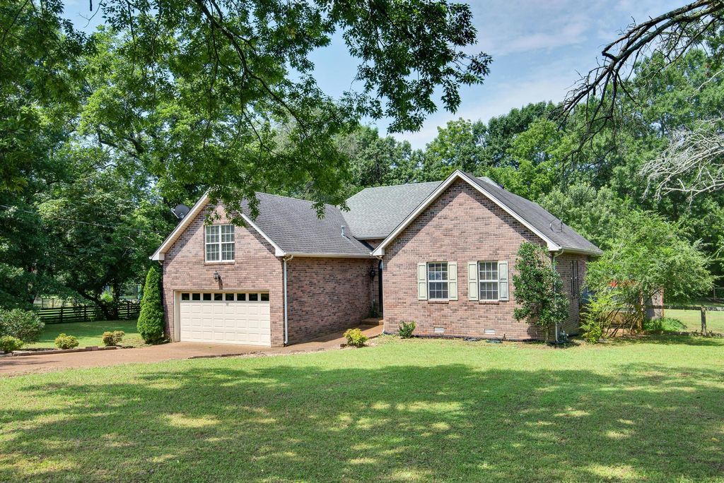 5954 Temple Rd, Nashville, TN 37221
