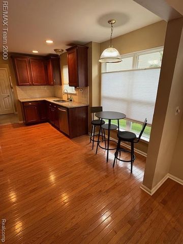 8165 Sequoia Lane, White Lake Charter Township, MI 48386