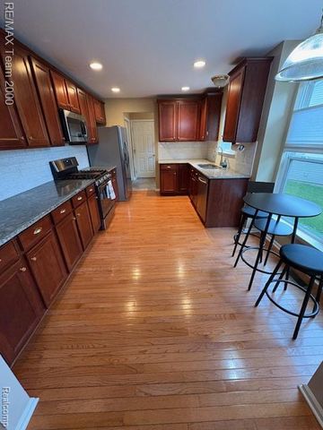 8165 Sequoia Lane, White Lake Charter Township, MI 48386