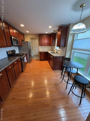 8165 Sequoia Lane, White Lake Charter Township, MI 48386