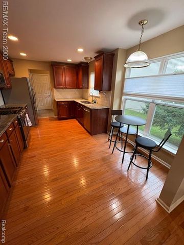 8165 Sequoia Lane, White Lake Charter Township, MI 48386