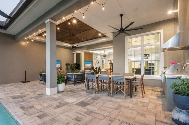 8254 PAVIA WAY, Lakewood Ranch, FL 34202