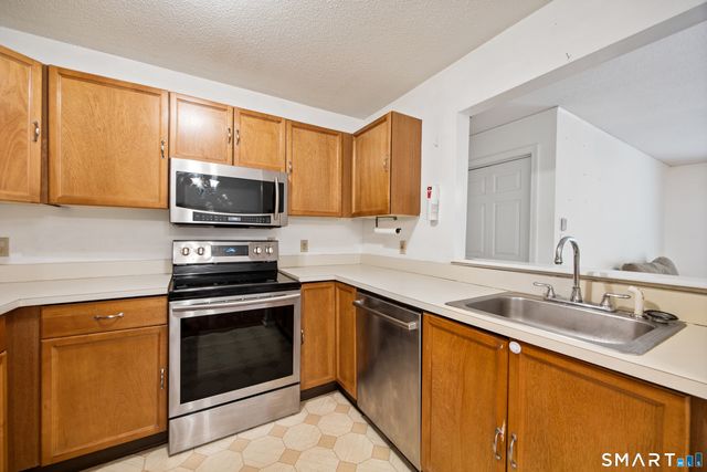 30 Rockledge Loop 30, Torrington, CT 06790