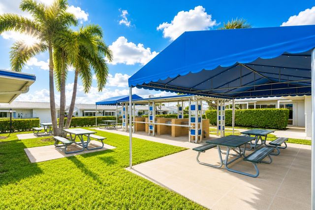 1009 Leisure Lane, Boynton Beach, FL 33426