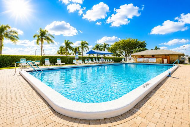 1009 Leisure Lane, Boynton Beach, FL 33426