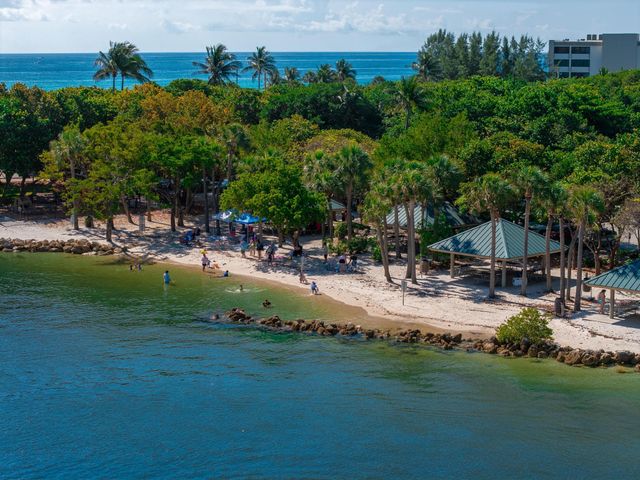 1009 Leisure Lane, Boynton Beach, FL 33426