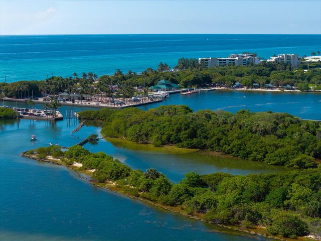 1009 Leisure Lane, Boynton Beach, FL 33426