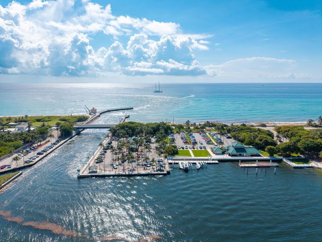 1009 Leisure Lane, Boynton Beach, FL 33426