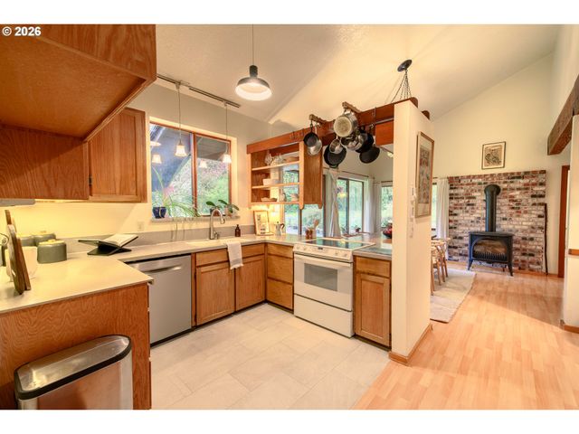 24300 Nw TIMBER Rd, Forest Grove, OR 97116