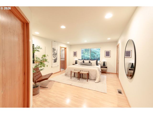 24300 Nw TIMBER Rd, Forest Grove, OR 97116