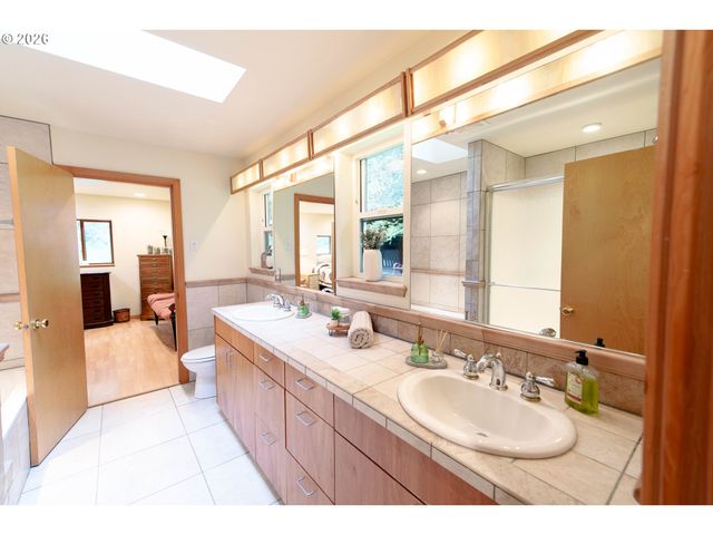 24300 Nw TIMBER Rd, Forest Grove, OR 97116
